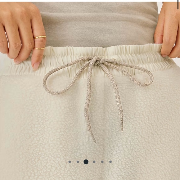 2 piece super cozy fluff fleece sweater and joggers Brand new, Medium - Picture 3 of 11